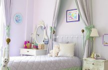 Фотография детской комнаты в лиловом цвете